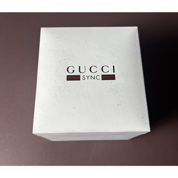 VINTAGE GUCCI Gold-Tone Women's Watch - Swiss Made Quartz - Needs Battery - Picture 1 of 5